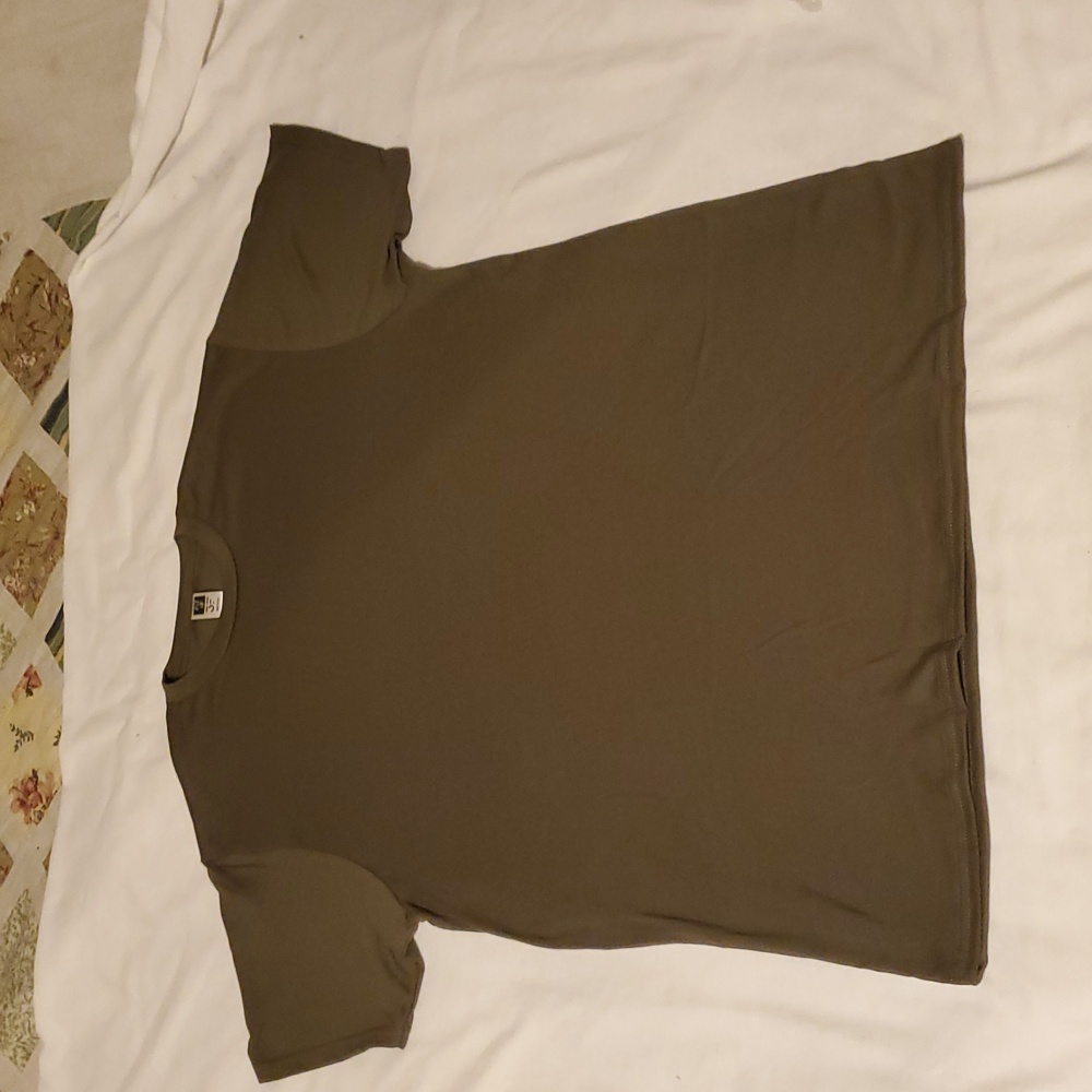 NEW Crew Neck T-Shirt in Olive Green NWOT